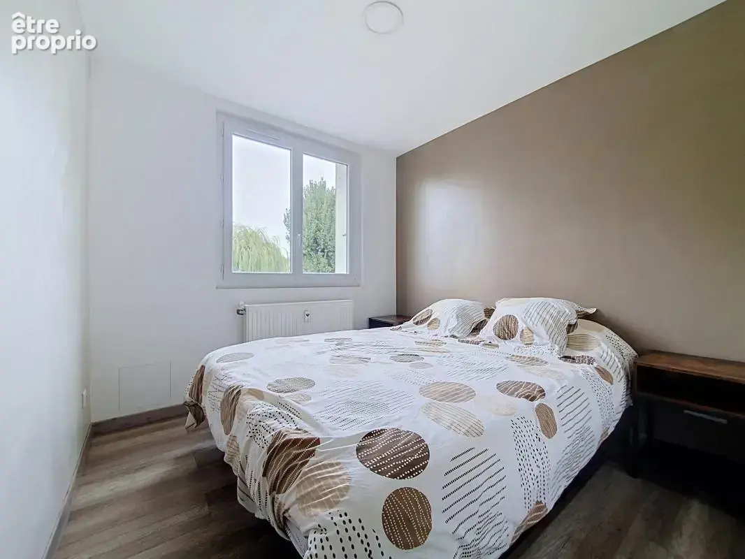 Appartement rénové - 2 chambres - Balcon - Cave - Stationnement facile - photo 9