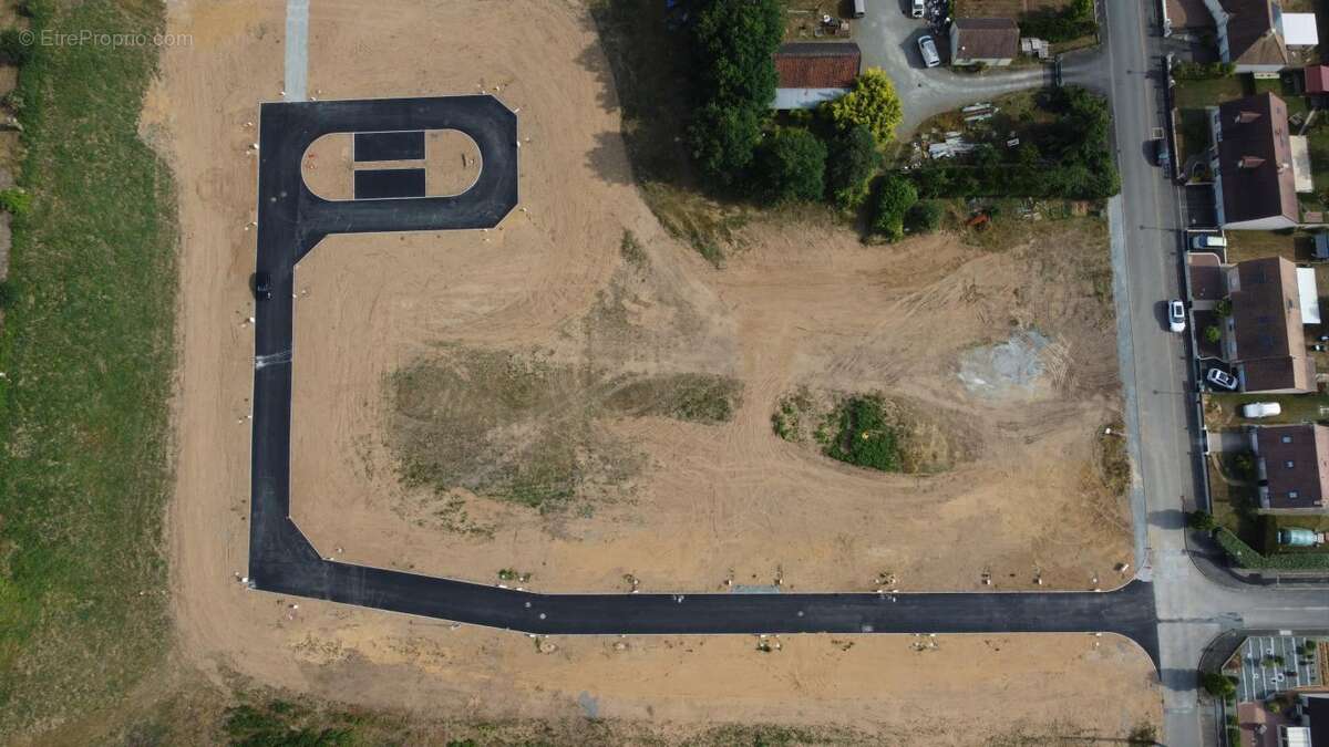 Terrain à MONTFORT-LE-GESNOIS