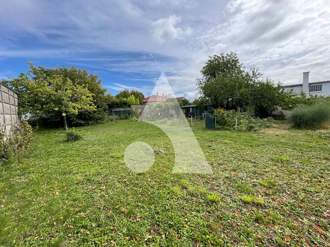 Terrain à SUCY-EN-BRIE