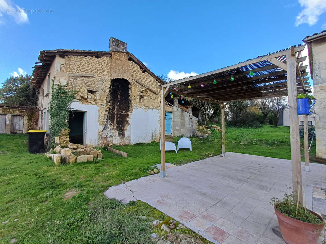 Maison à BAIGNES-SAINTE-RADEGONDE