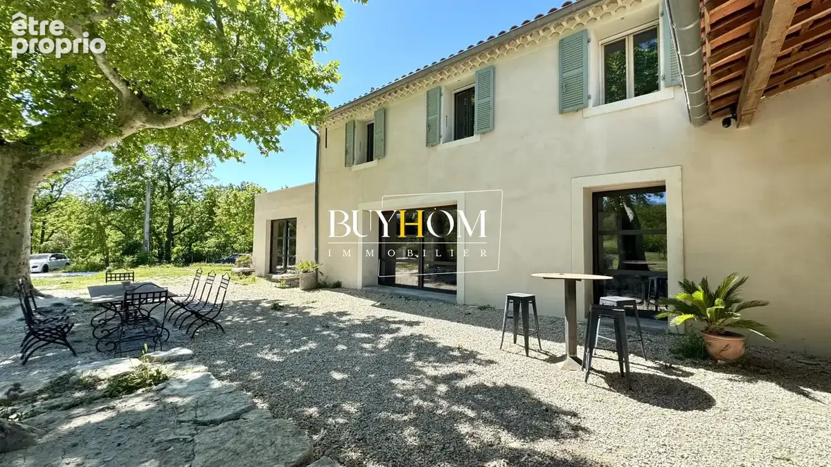 Maison 7 pièces 240 m² à vendre à L'isle-Sur-La-Sorgue (84800) - photo 1