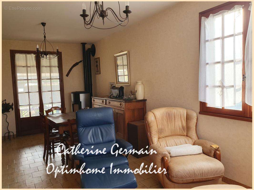 A Villalier – A vendre maison 4 chambres avec bureau, jardin, terrasses et garage - photo 4