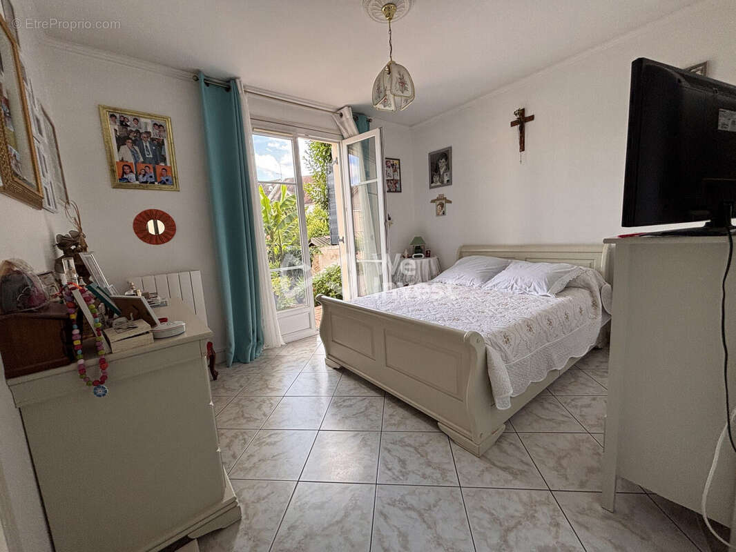 Maison 115 m² à Crecy-La-Chapelle  - photo 8
