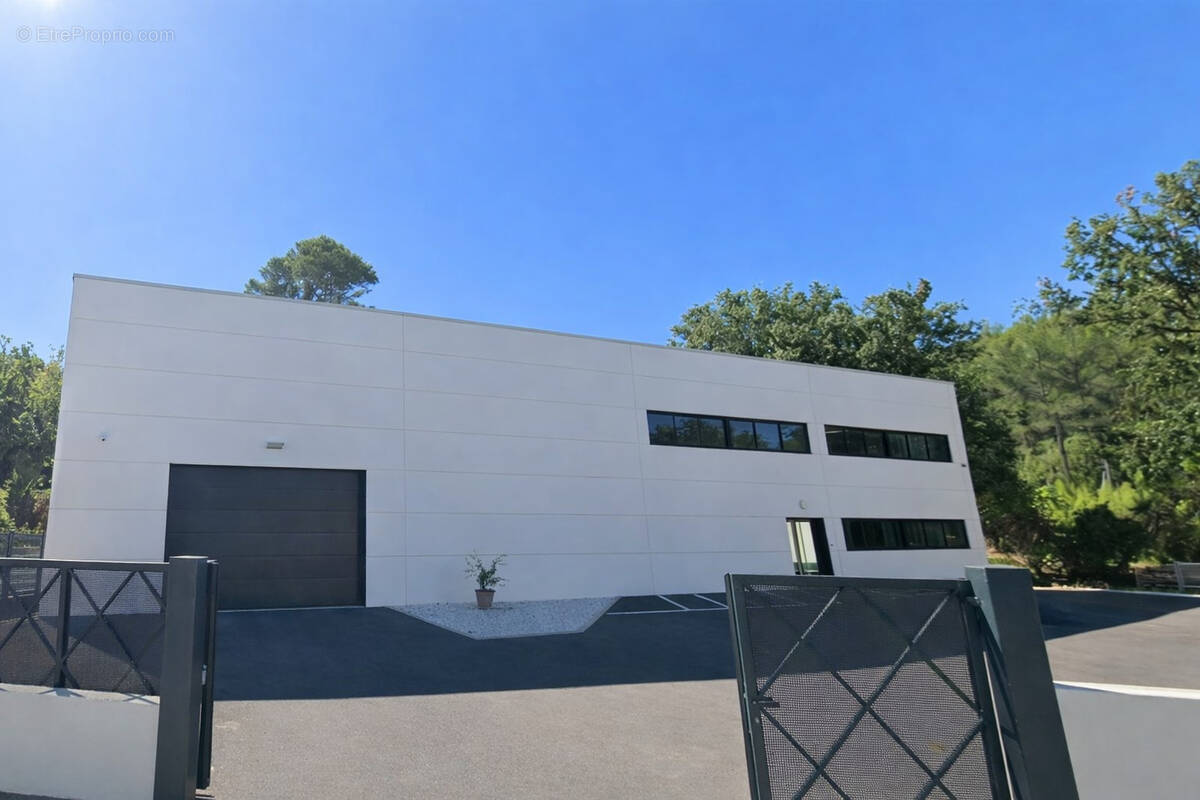 Commerce à HYERES