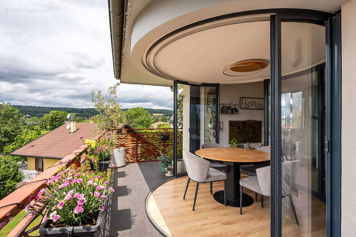 Appartement à POISY