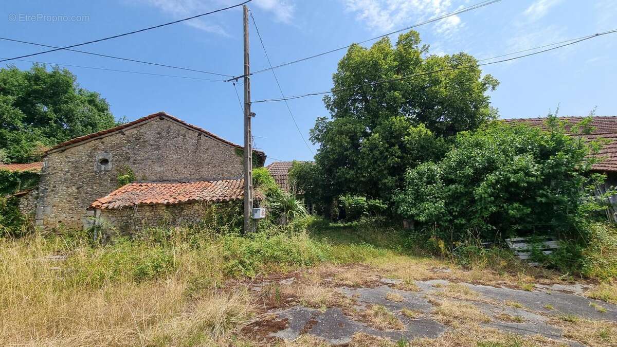 Maison à SAINT-AMAND-DE-VERGT