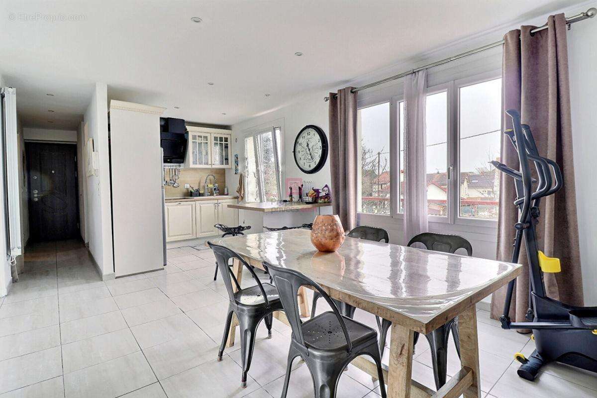 Appartement à SAINTE-GENEVIEVE-DES-BOIS
