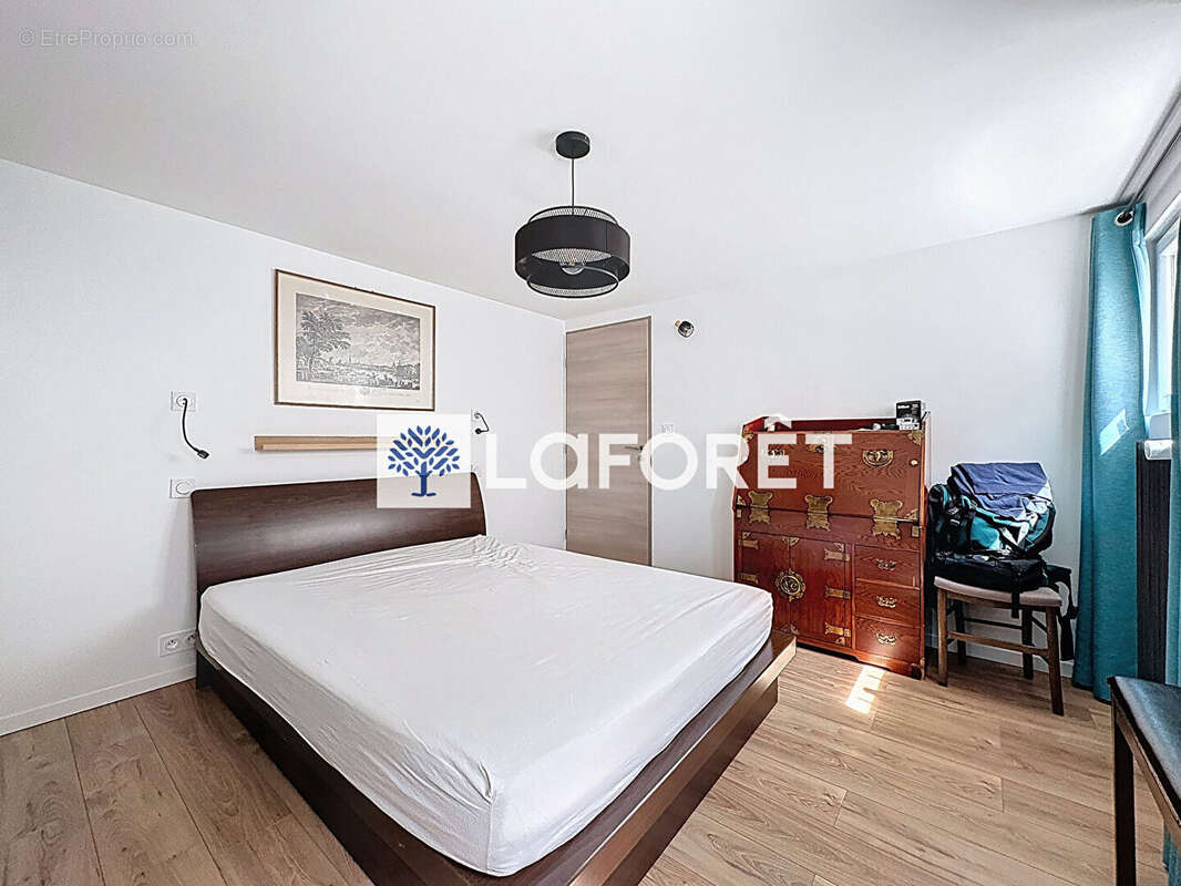 Maison coeur village de Tramoyes de 232,49m² et son terrain avec piscine de 942m² - photo 9