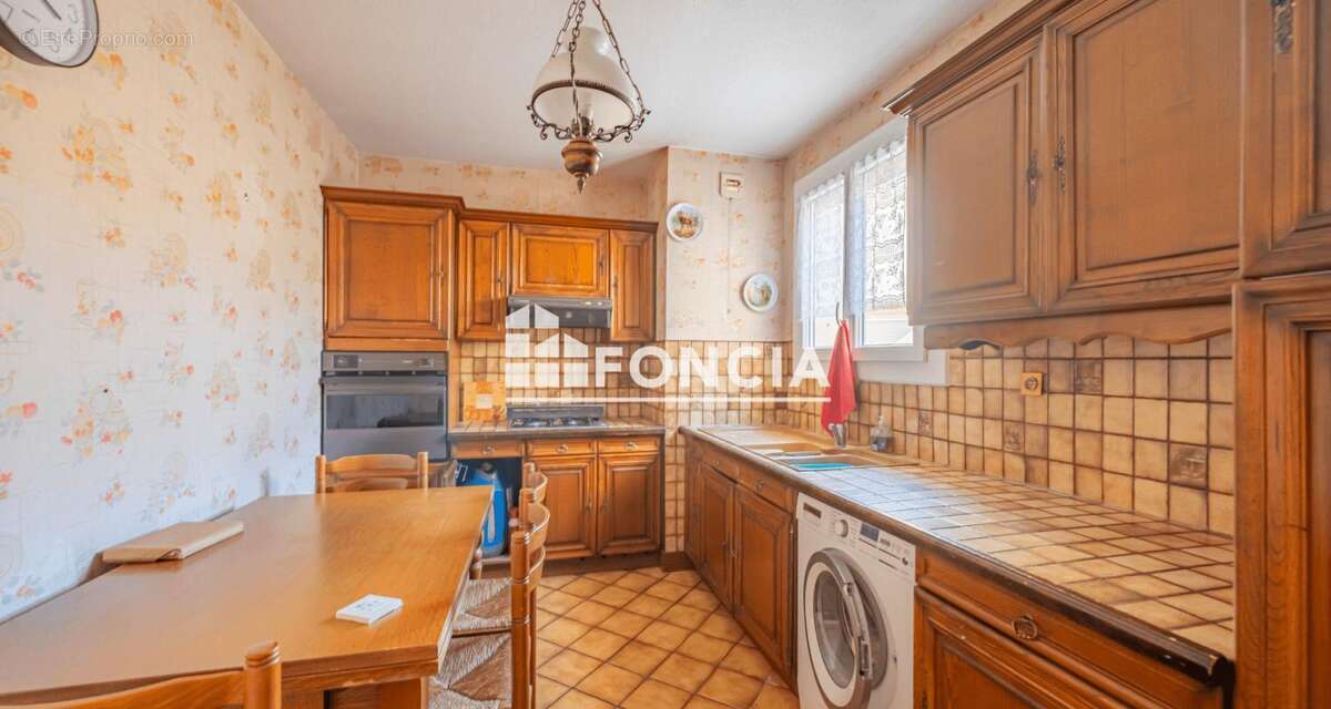 SECTEUR MALISSOL T4, avec grande terrasse, box fermé et place de parking intérieur - photo 6