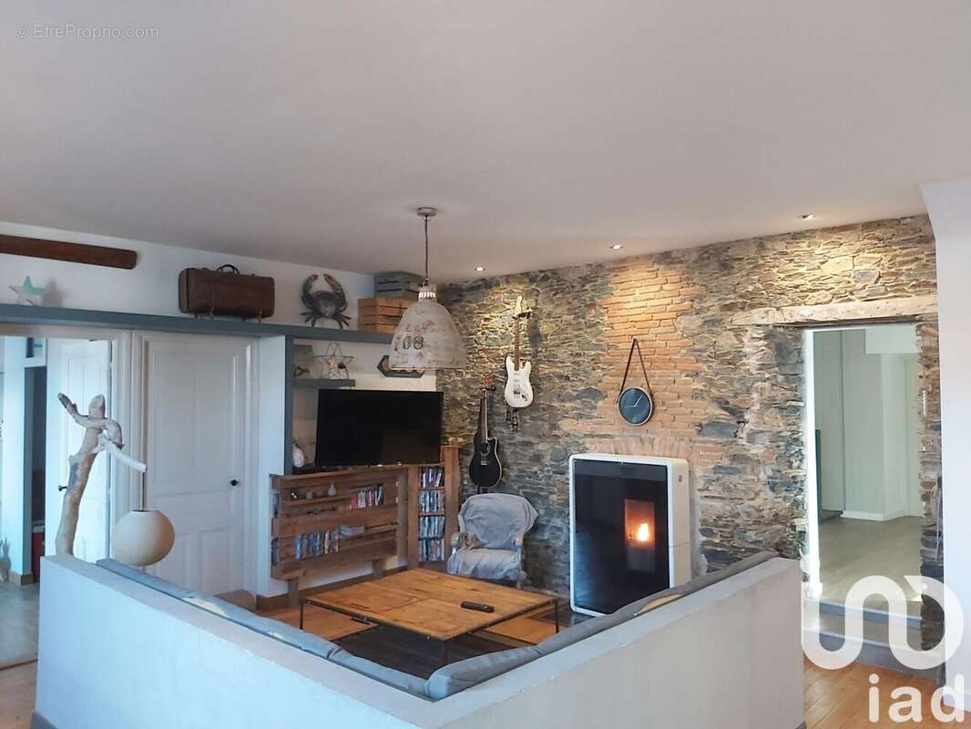 Maison 215 m² à Nieul-Le-Dolent  - photo 2