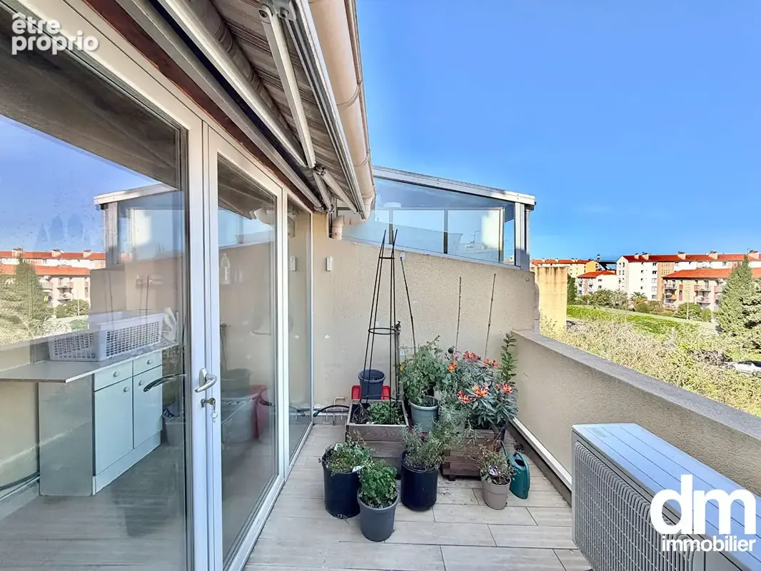 Appartement de type 4 avec trois terrasses, loggia, garage et deux caves. - photo 17