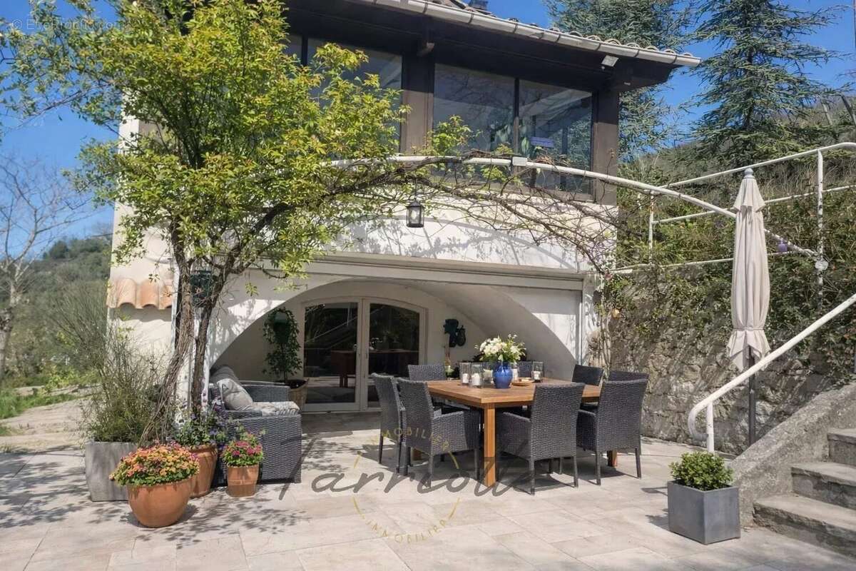 Maison à VILLENEUVE-DE-BERG