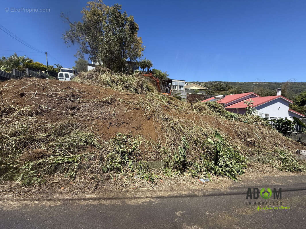 Terrain à SAINT-LEU