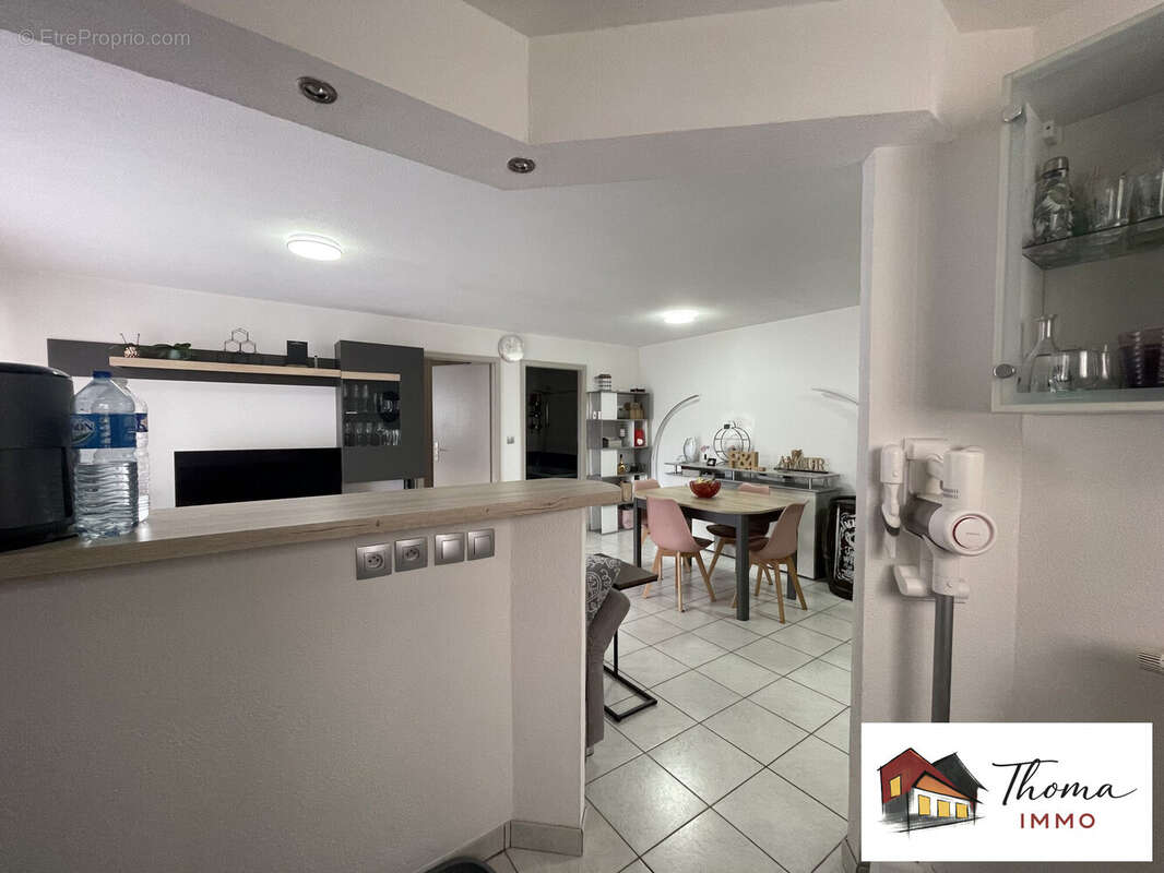 Cuisine et accès salon - Appartement à SIERENTZ