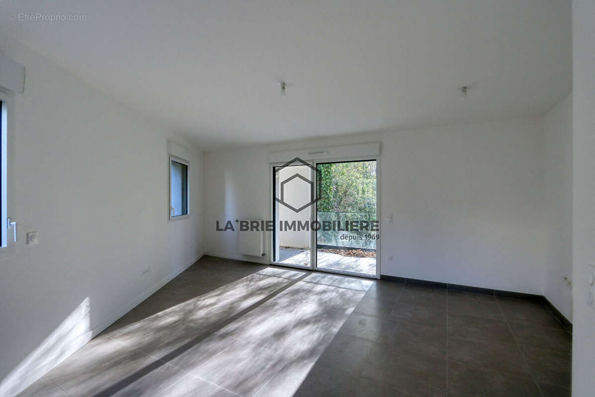 Appartement à RUBELLES