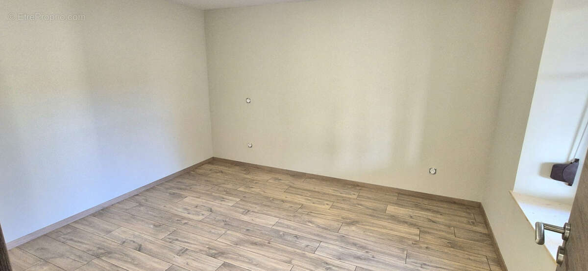 Appartement à ORCHAMPS-VENNES