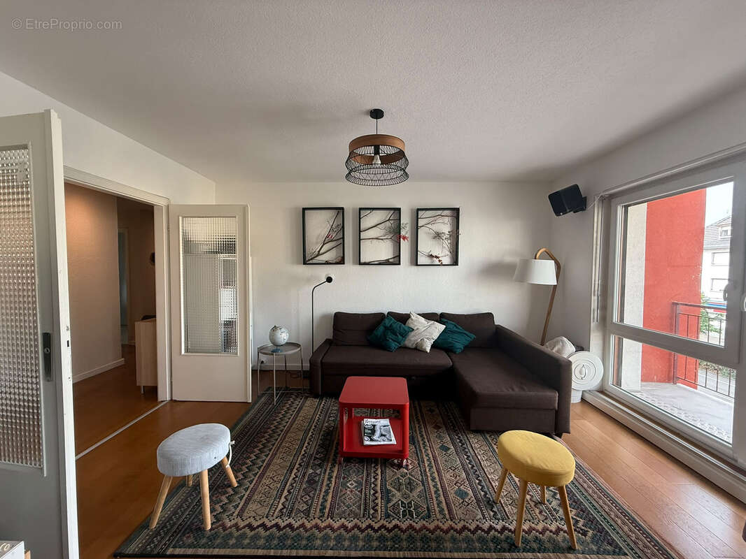 À vendre   Spacieux F4 de 102 m2 avec double salon, balcons, garage et cave   Saint-Louis - photo 5