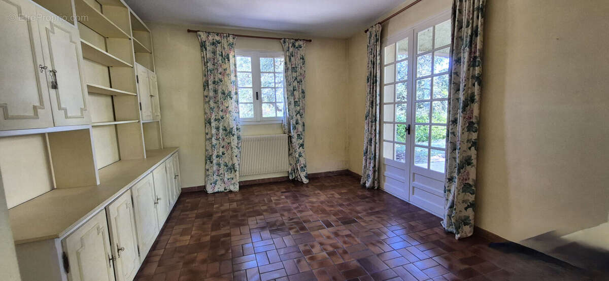 Maison à SAINT-CLEMENT-DE-RIVIERE