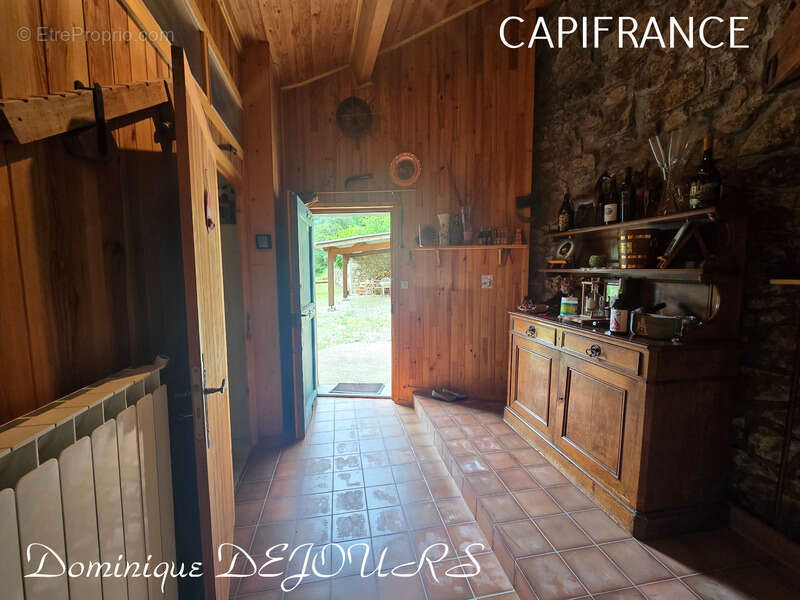 Maison à SAINT-SAUVEUR-DE-MONTAGUT