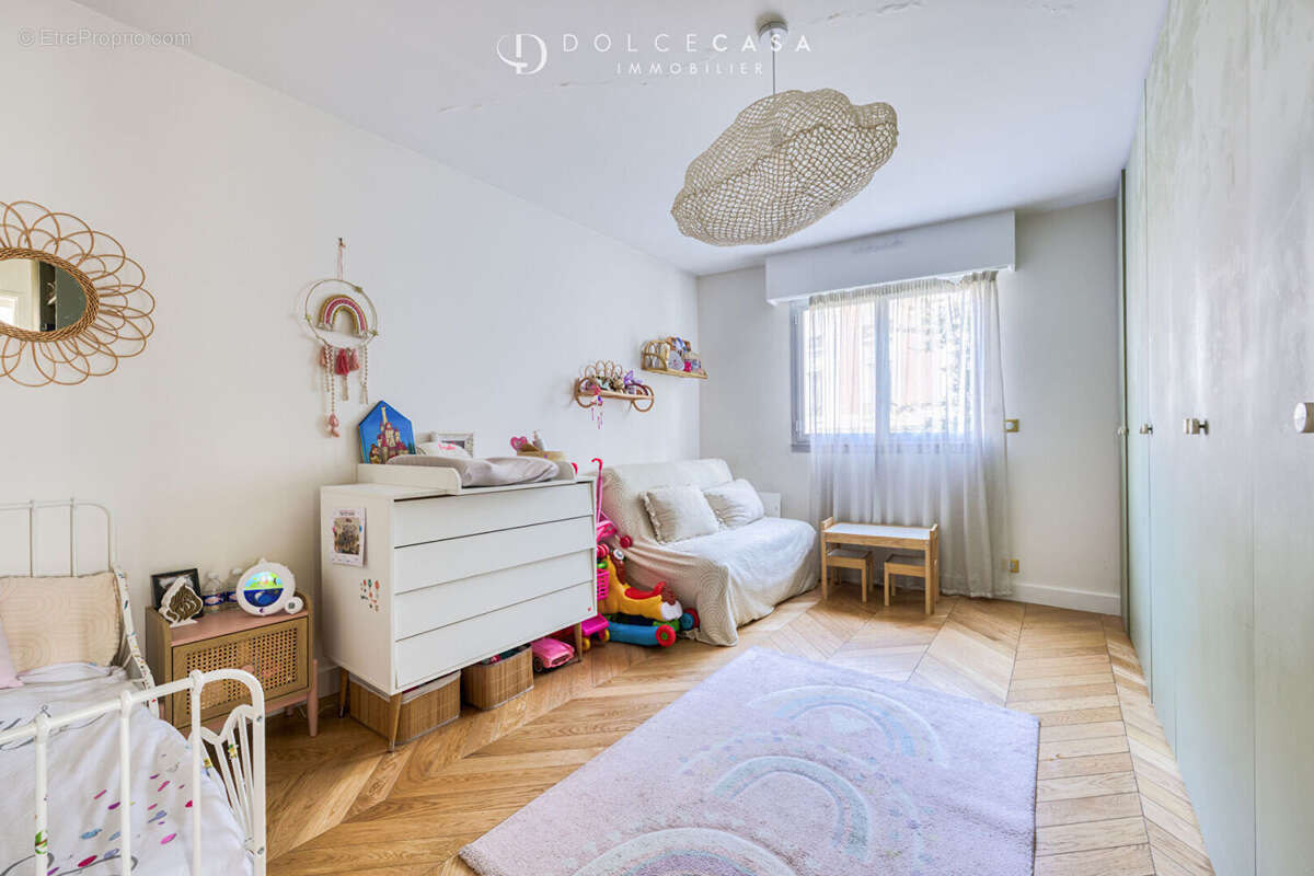 Appartement à CHARENTON-LE-PONT