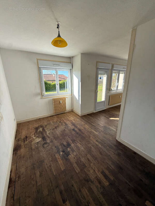 Appartement à SAINT-ETIENNE-SUR-CHALARONNE