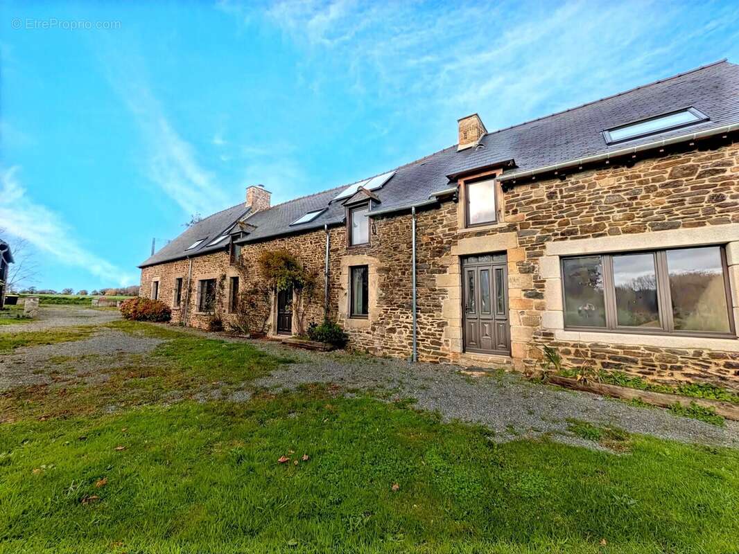 Maison à HENANBIHEN