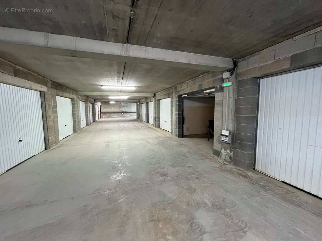 Parking à FLEURY