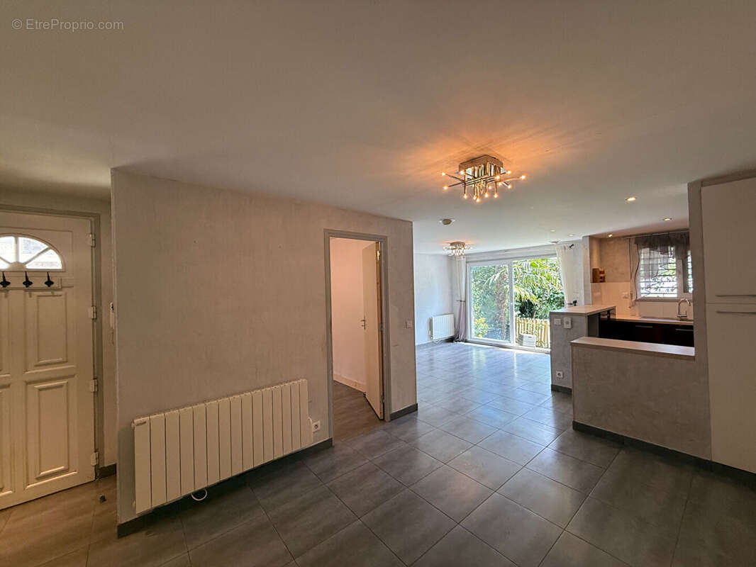 Villejuif  Maison 5 pièces avec jardin - photo 3