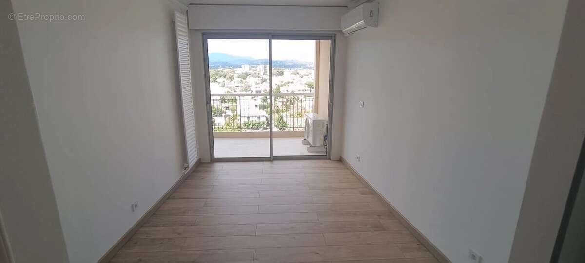 Appartement à MANDELIEU-LA-NAPOULE