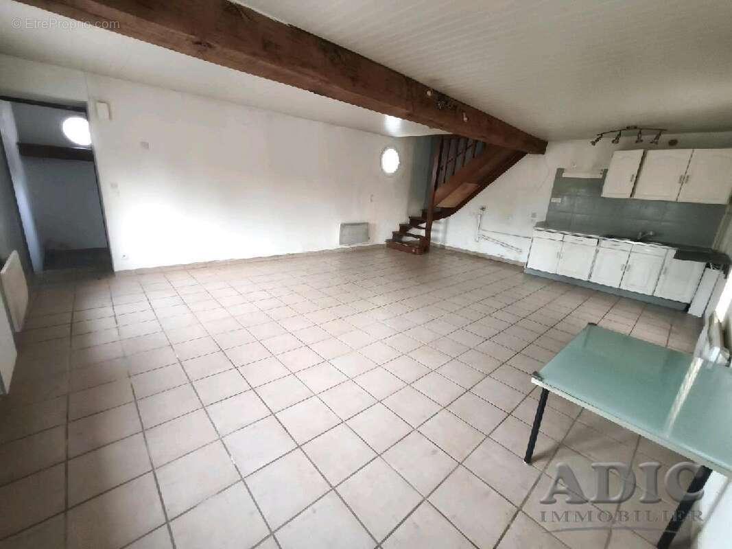 Maison à VER-SUR-LAUNETTE