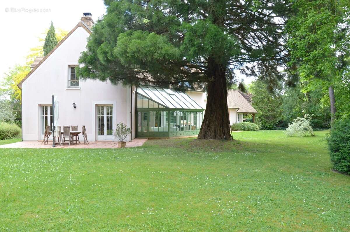 Maison à DAMPIERRE-EN-YVELINES