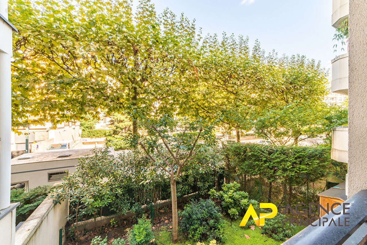 Appartement à LA GARENNE-COLOMBES