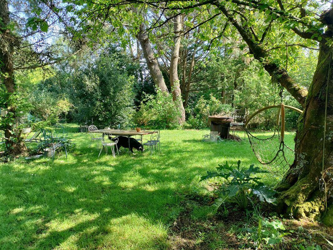 Terrain à SAINT-LYPHARD