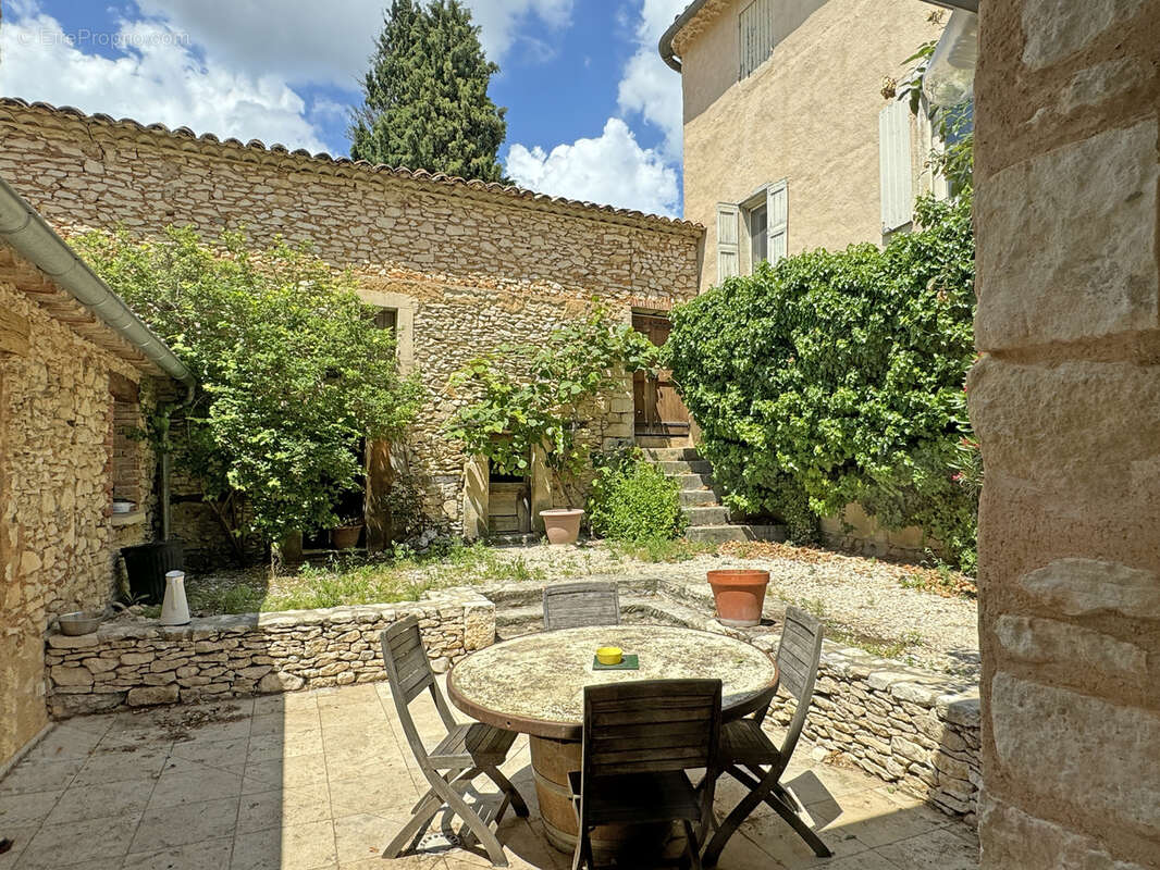 Maison à SAINT-SATURNIN-LES-APT