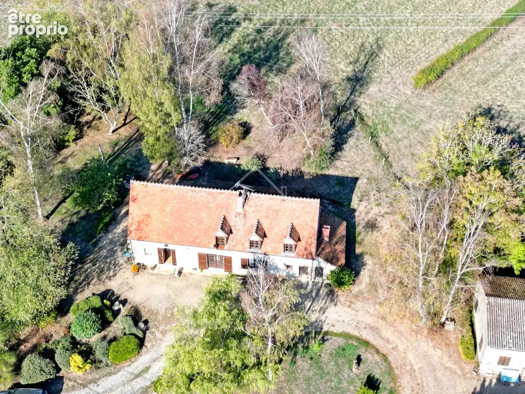 Belle longère de plain-pied sur 2 hectares avec grande dépendance, à Bourbon-l’Archambault - photo 1