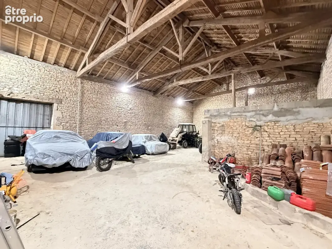Propriété de caractère exceptionnelle avec gîte, vaste grange et nombreux bâtiments – proche de Civray - photo 17