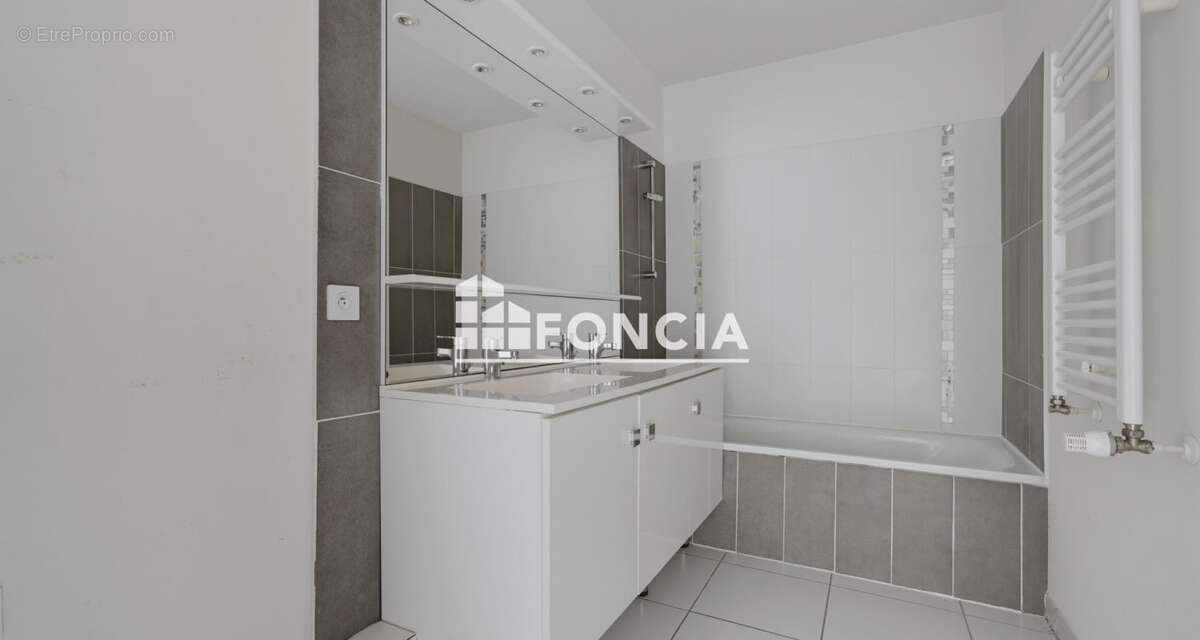 À VENDRE – T4 de 88 m² avec balcon et 2 parkings – Pessac - photo 7