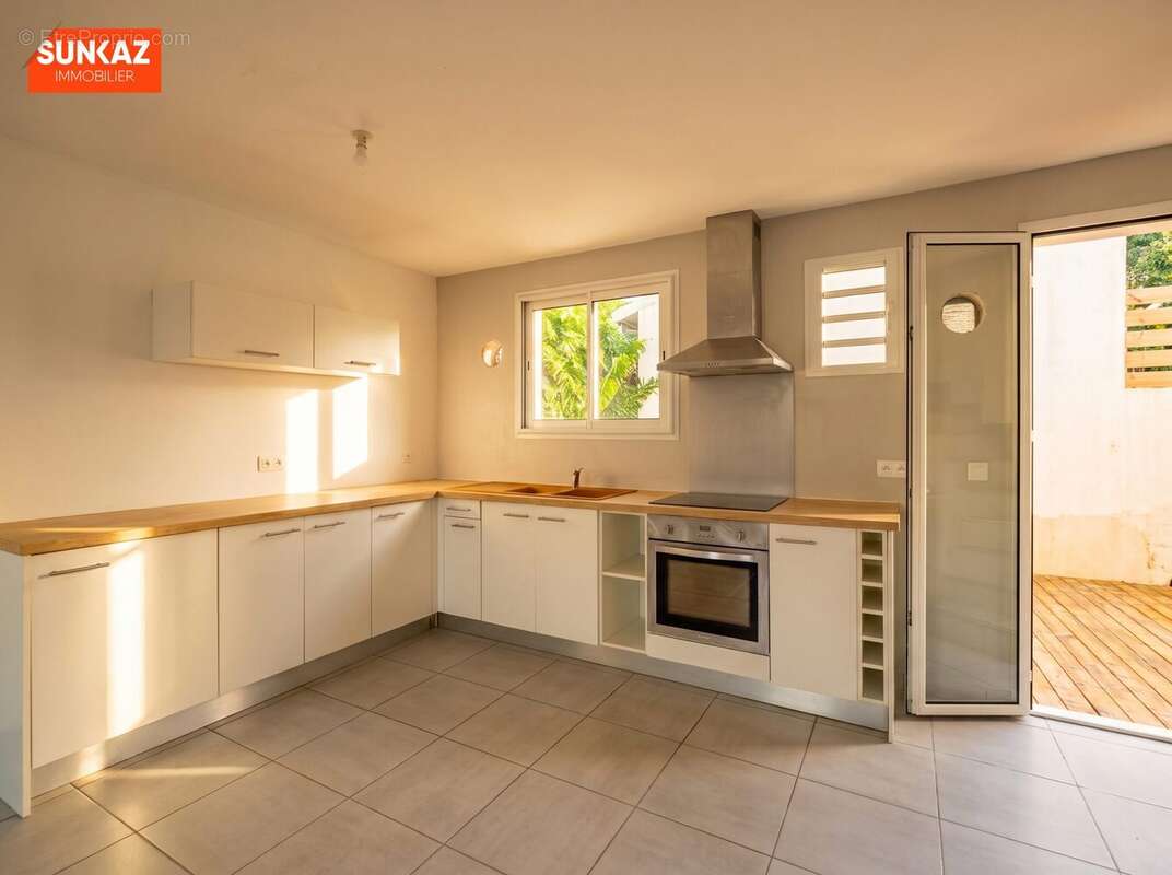Maison 84 m² à Saint-Louis  - photo 3