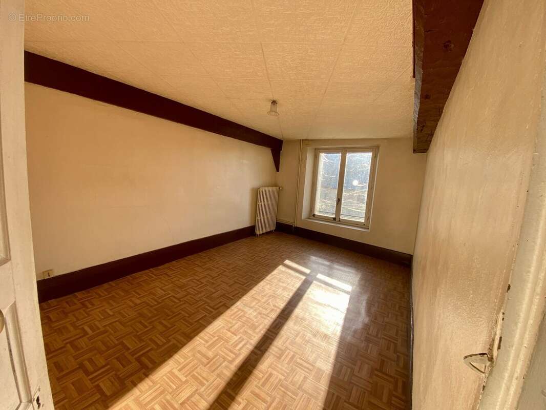 Chambre 2 - Appartement 1 - Appartement à CHEVRU