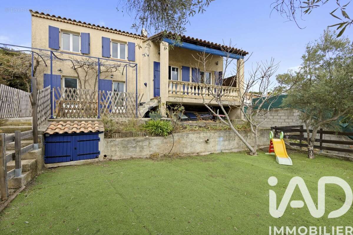 Photo 2 - Maison à PEYPIN