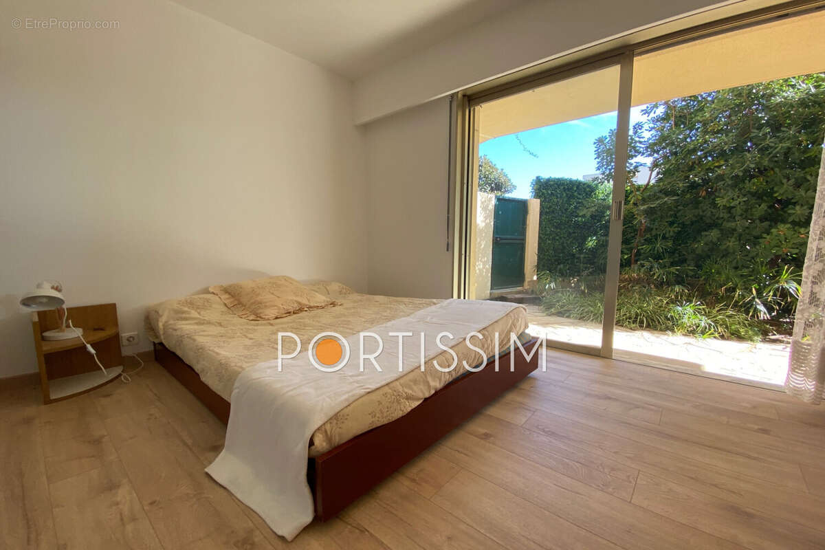 Appartement à SAINT-LAURENT-DU-VAR