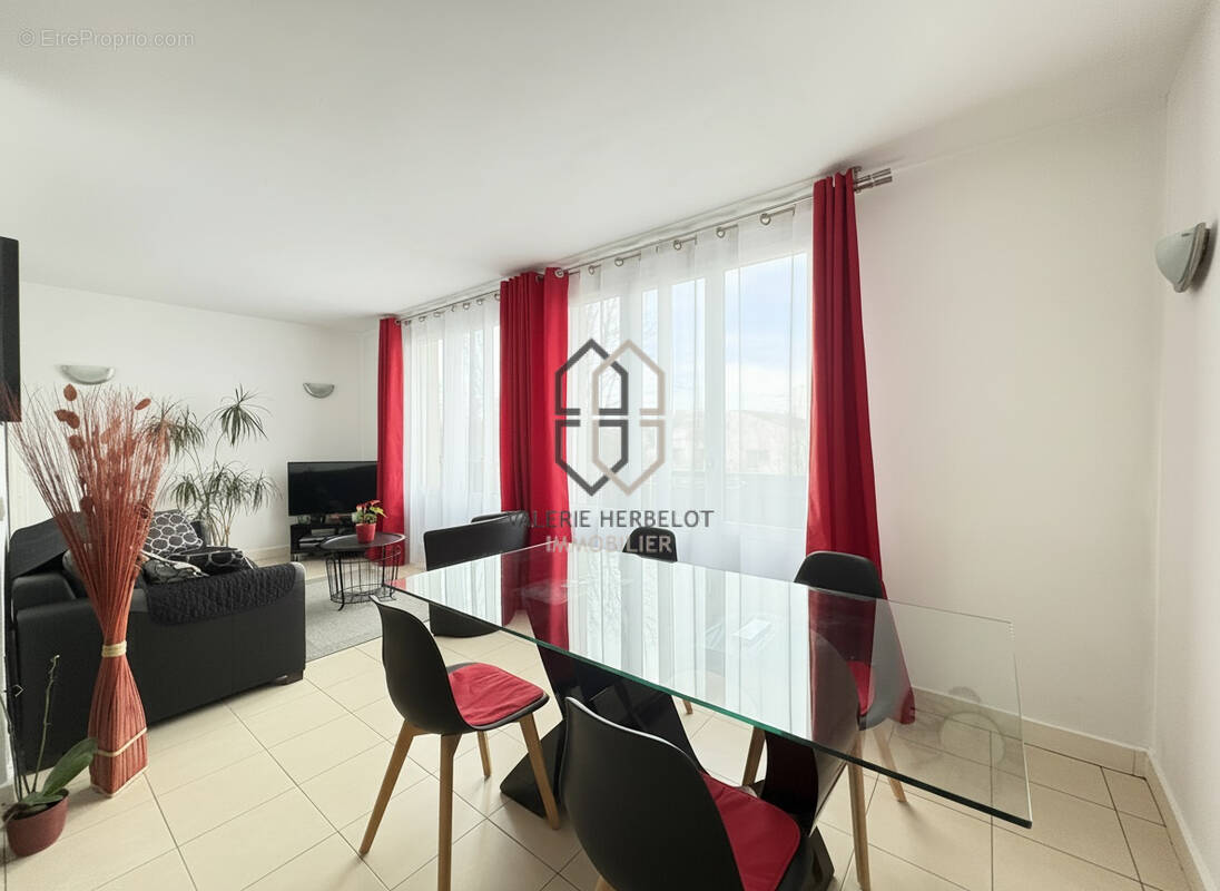 Appartement à SAINT-MAUR-DES-FOSSES