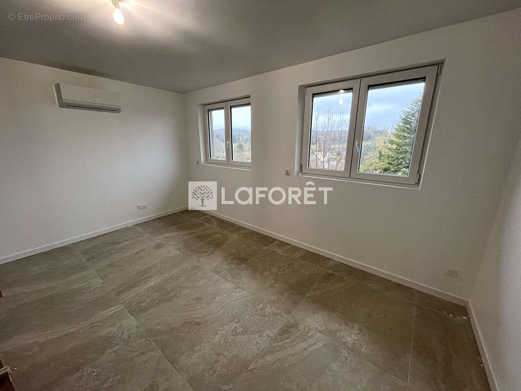 Maison à OINVILLE-SUR-MONTCIENT