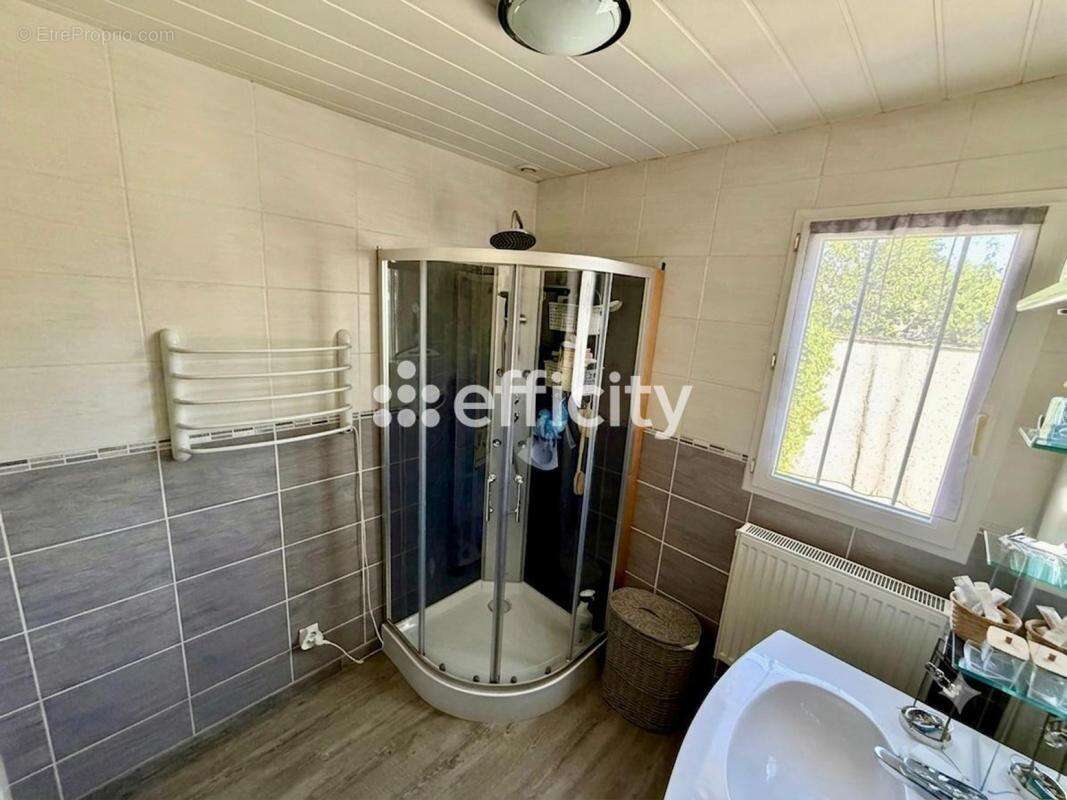 Maison 64 m² à Saint-Maximin  - photo 9