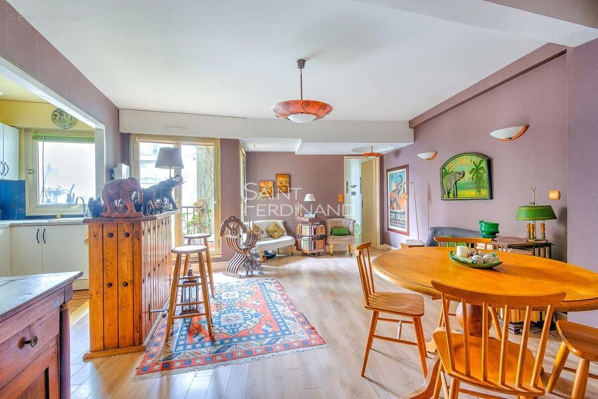 Appartement à PARIS-16E