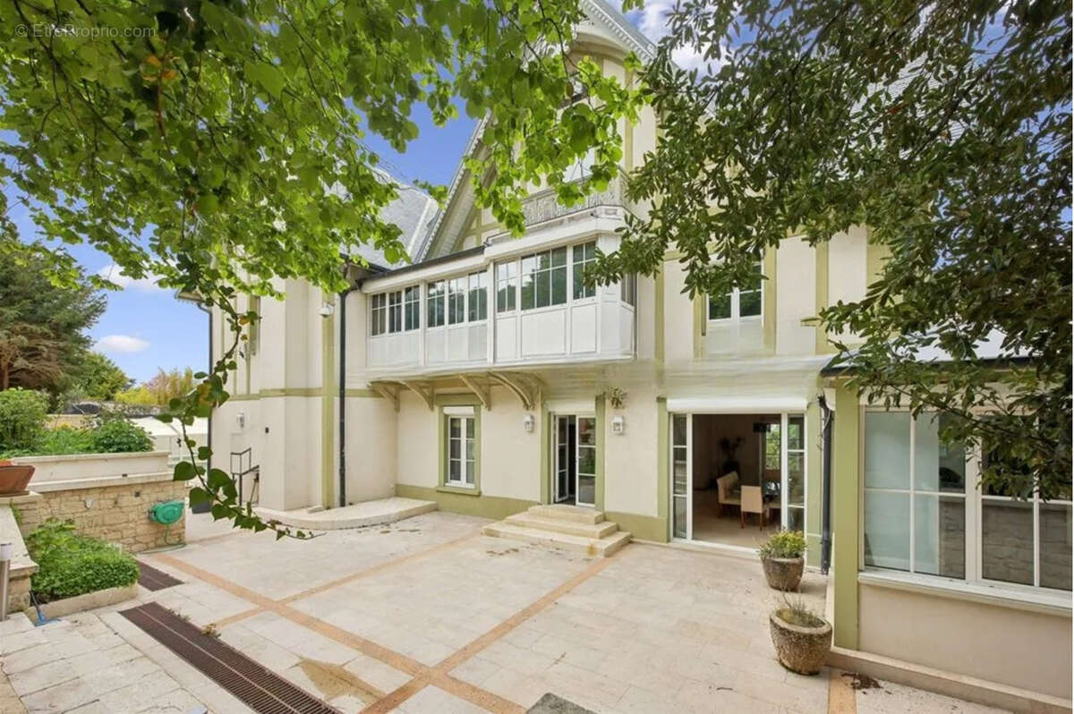 Maison à LA CELLE-SAINT-CLOUD