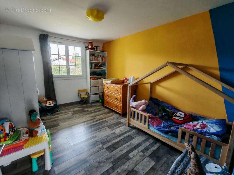 Maison à SAUGNAC-ET-CAMBRAN