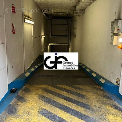 Parking à PARIS-16E