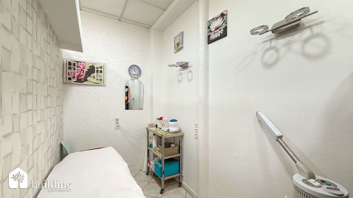 Asnières sur Seine Alma/Philosophes - Local Commercial - 26.67 m² - photo 3