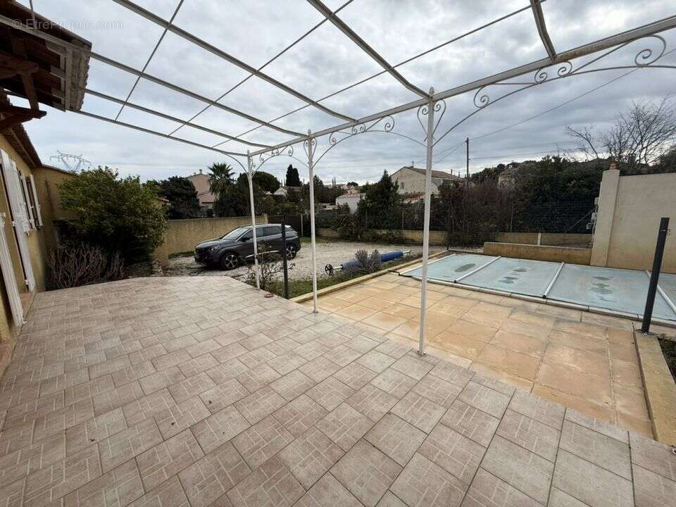 Istres maison T5 à vendre - 4 chambres - terrain 517m2 - calme - Maison à ISTRES